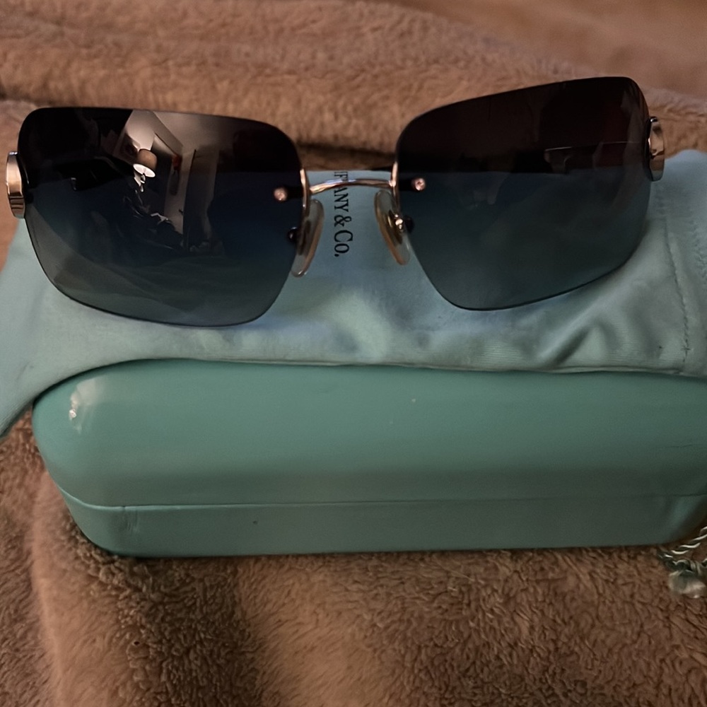 Beautiful Tiffany & Co Sunglasses with case